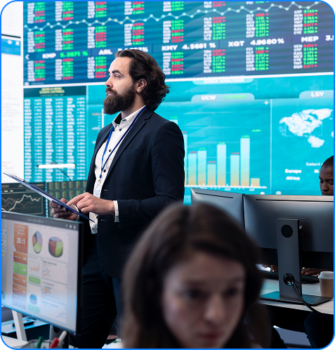Trader profissional na mesa de operações Global X